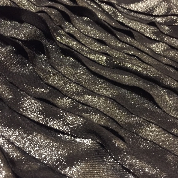 Elegant Black and Silver Dress - Picture 4 of 6